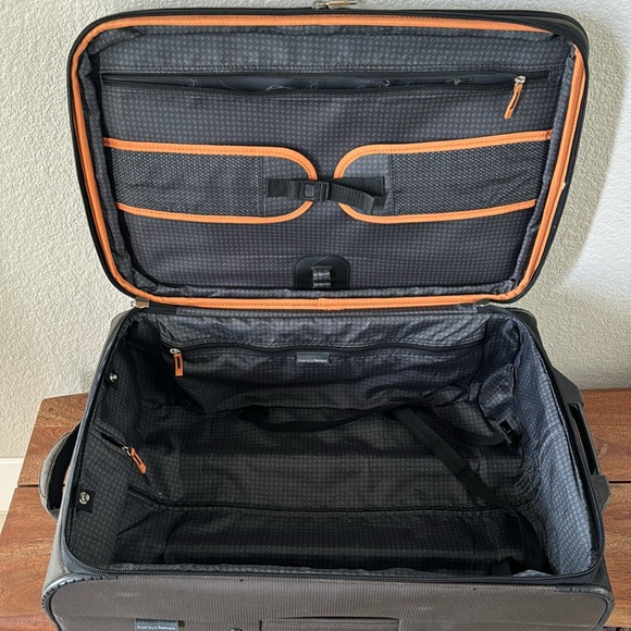 Perry Ellis Suitcase - Picture 3 of 3